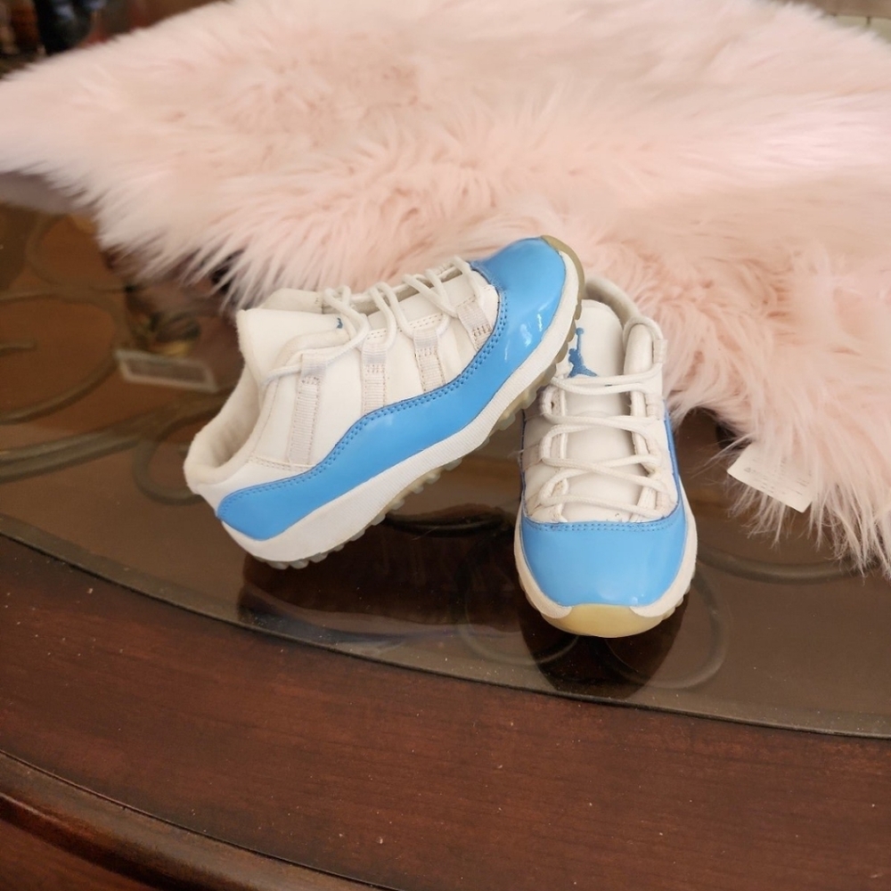 Jordan Kids Sneakers in Blue and White